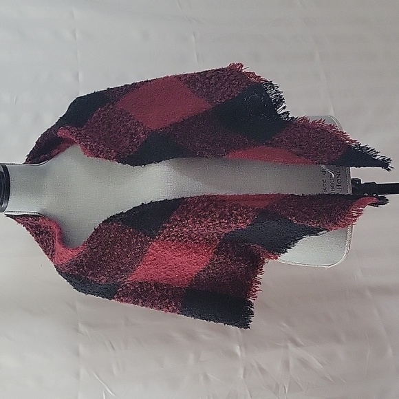 Women's Sonoma Goods For Life Black & Red Buffalo Triangle Scarf - Picture 6 of 6
